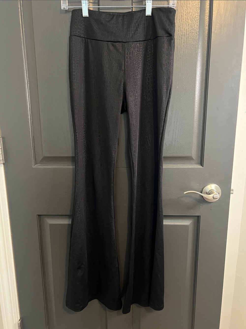 Black Snakeskin Print Women’s Flared Yoga Pants size Medium